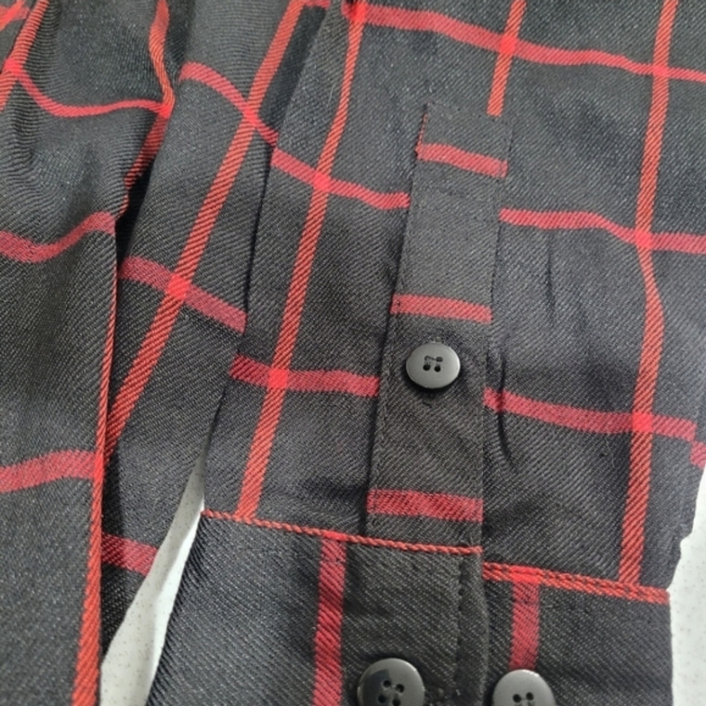New Demons Behind Me FlannelShirts Mens Size L Button Up Black Red Plaid - Picture 5 of 5